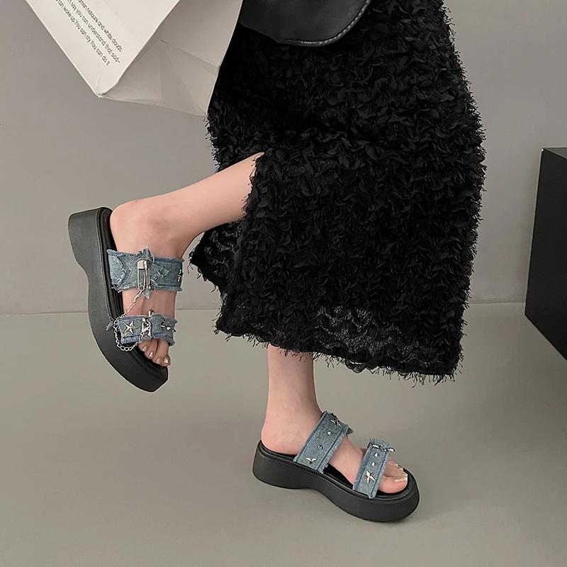 Fashion 2024 Flat Shoes Female Ladies' Slippers Platform Summer Clogs Woman Heeled Mules Luxury Slides Beach High Designer Soft Sandals