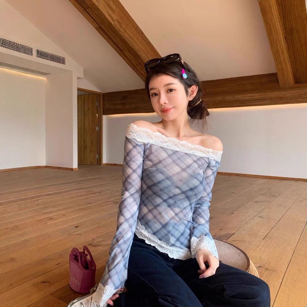 Dreizehn Zeilen 2025 Frühling Karomuster Spitzenbesatz Einseitige Schulter Langarm Oberteil für Damen