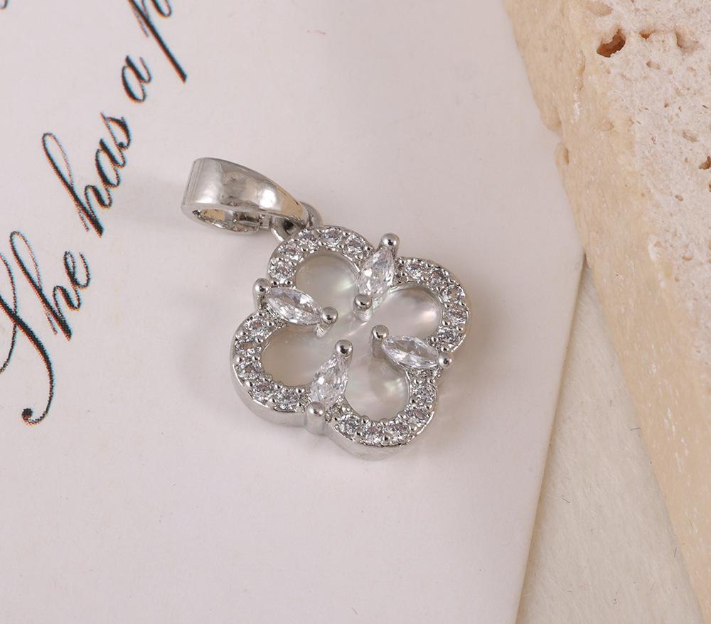 Elegant Four-Leaf Clover Rhinestone Pendant with Gold & Silver Two-Tone Design - Fashionable Women's Clavicle Jewelry