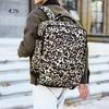 Rucksack mit Leopardenmuster, mehreren Taschen und verstellbaren Trägern