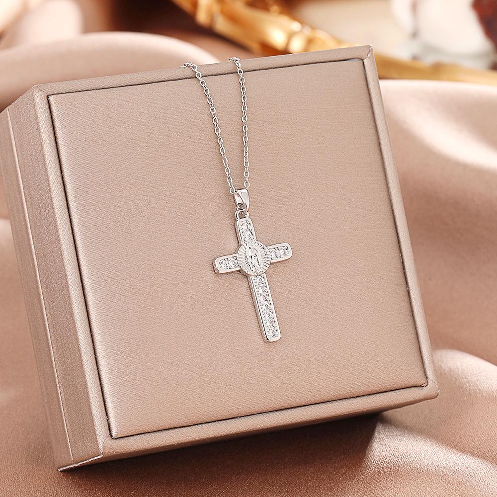 Women's Silver Titanium Steel Necklace with Micro-Inlaid Zircon - Elegant, Durable Clavicle Chain Jewelry
