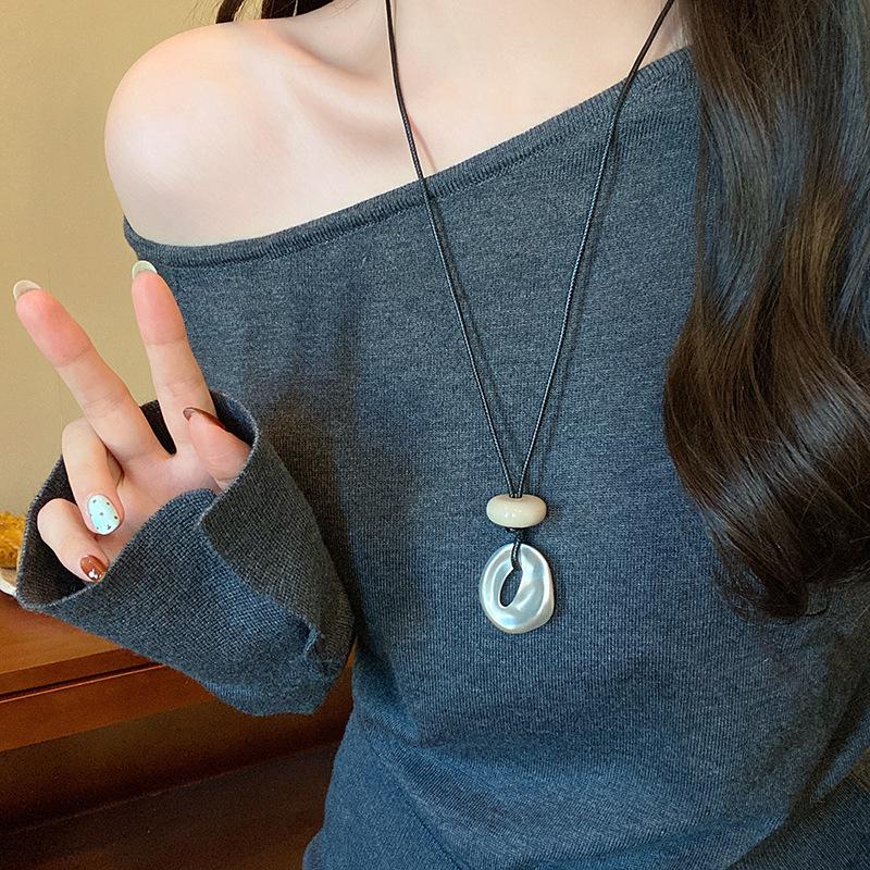 Korean geometric pendant necklace women's 2026 new light luxury long sweater chain accessories