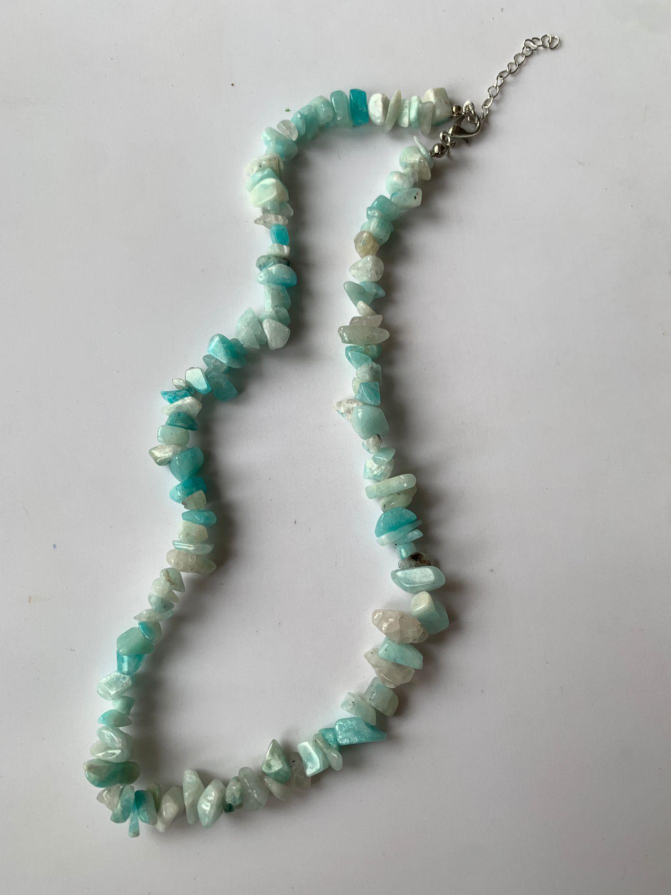 

Семицветный чокер из натурального дробленого камня и кристаллов - Ожерелье в пляжном стиле для весны/лета