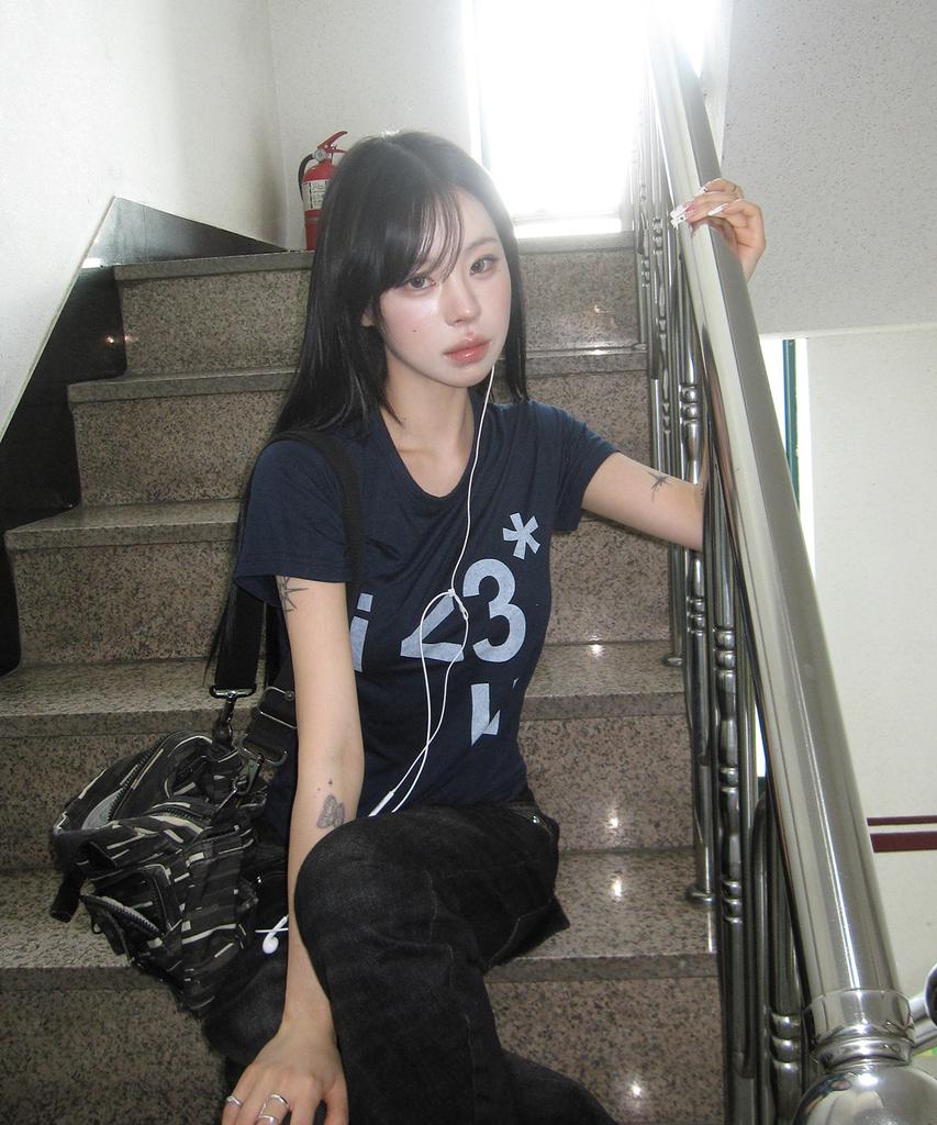 Mimdeowodeulobeu [Mimthe X Hanna] Luv-U Printed T-Shirt_Navy
