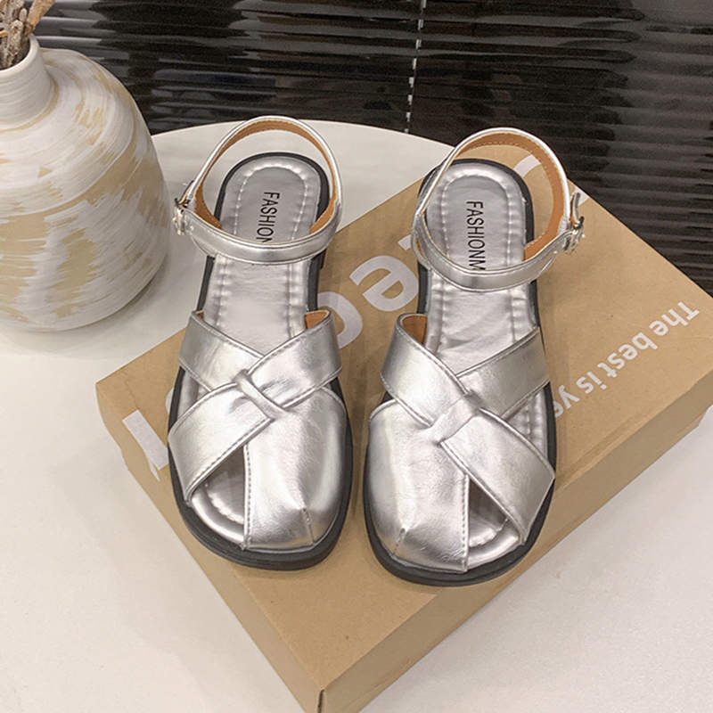 

Versatile bag head flat-soled sandals women s 2025 summer new buckle round head fashion women s shoes Korean with skirt sandals 40