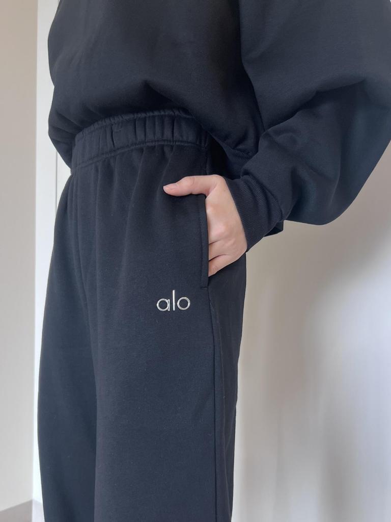 Discover the new high-quality autumn and winter loose straight-leg sweatpants with a raised letter logo.