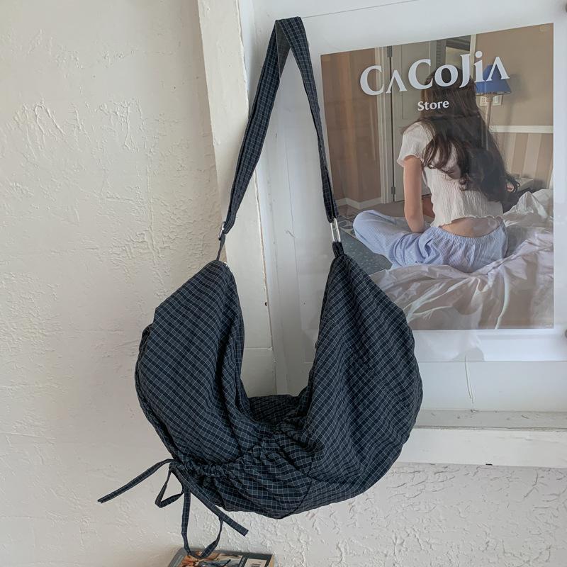 Plaid bag women's large-capacity new autumn and winter niche one-shoulder messenger bag canvas commuter dumpling bag