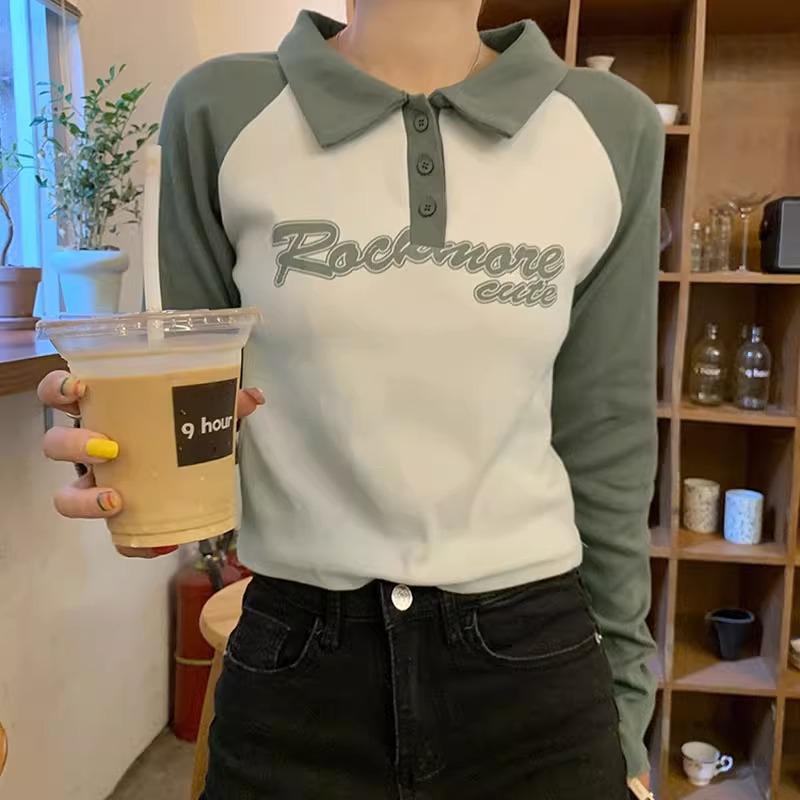 

Американская ретро-контрастная футболка с правым плечом, женская, с длинными рукавами, начало осени, новый дизайн, воротник-поло, стиль письма, замедляющий старение XL