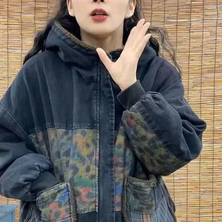 Retro Print Fleece-Lined Hooded Denim Jacket – Winter Warmth & Slim Fit 2025