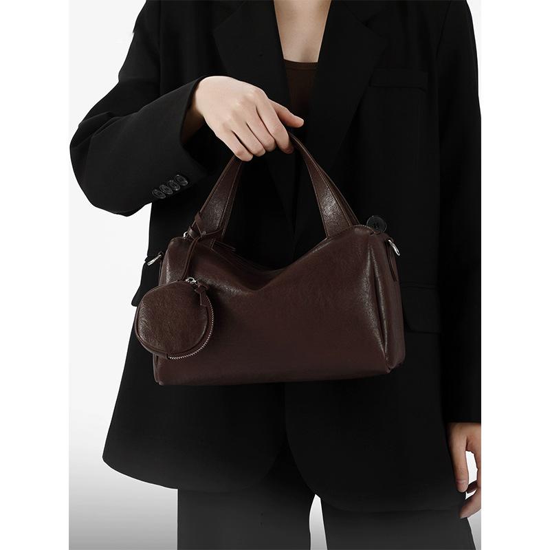 Soft Leather Retro Boston Bag, New Fashionable and Versatile High-end Handbag, Simple and Casual Shoulder Bag