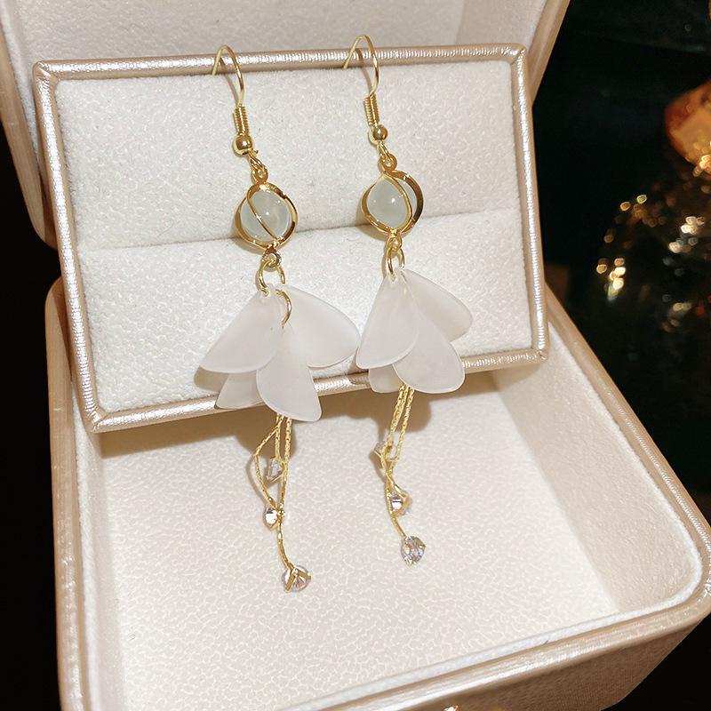 Silver Needle White Heart Tassel Earrings: Luxurious, Versatile, and Stylish Stud Earrings for Women.