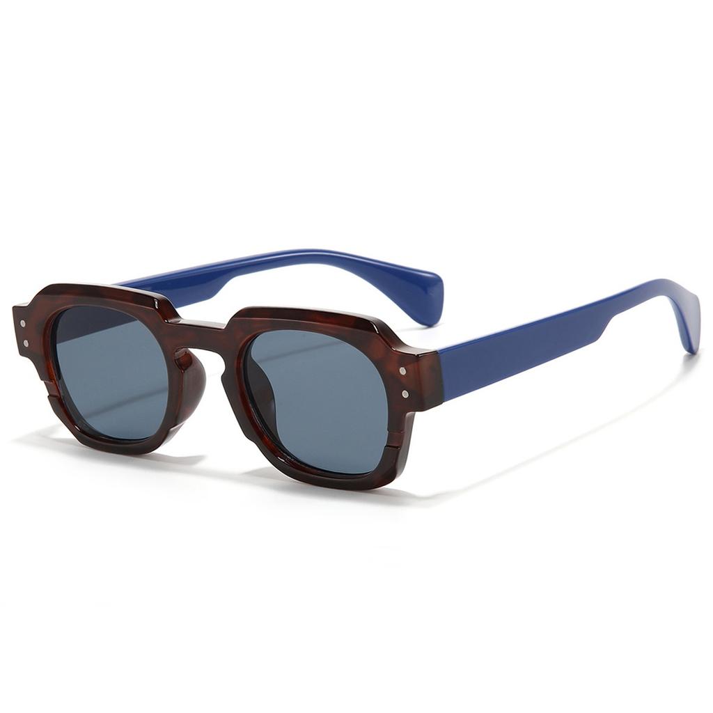 Trending Square Sunglasses Women Men Vintage Clear Lens Punk Shades UV400 Protection Rivet Frame Sun Glasses