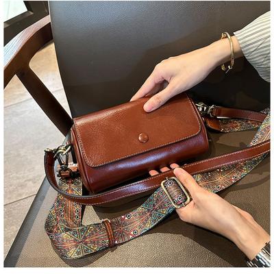 Retro Bag Commuting Mobile Phone Bag for Women Crossbody New Spring and Summer Fashion Niche Unique Small Bag Versatile