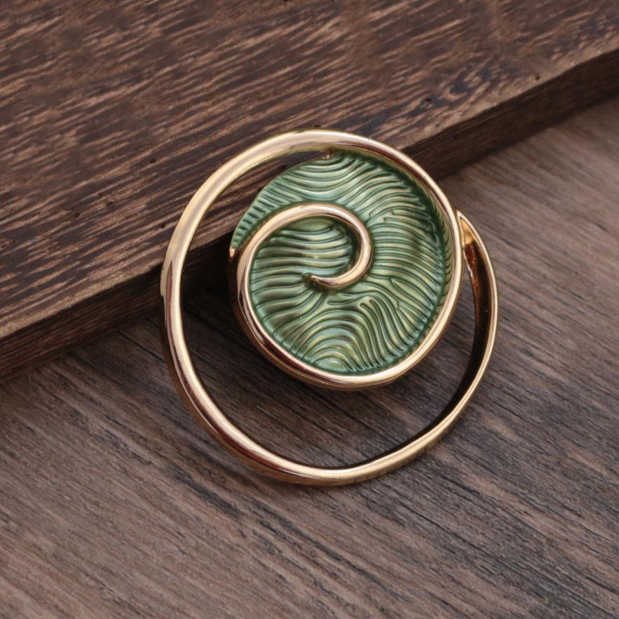 

Новая геометрическая полая эмалевая брошь-магнит в виде цветка, модная высококлассная многофункциональная женская брошь