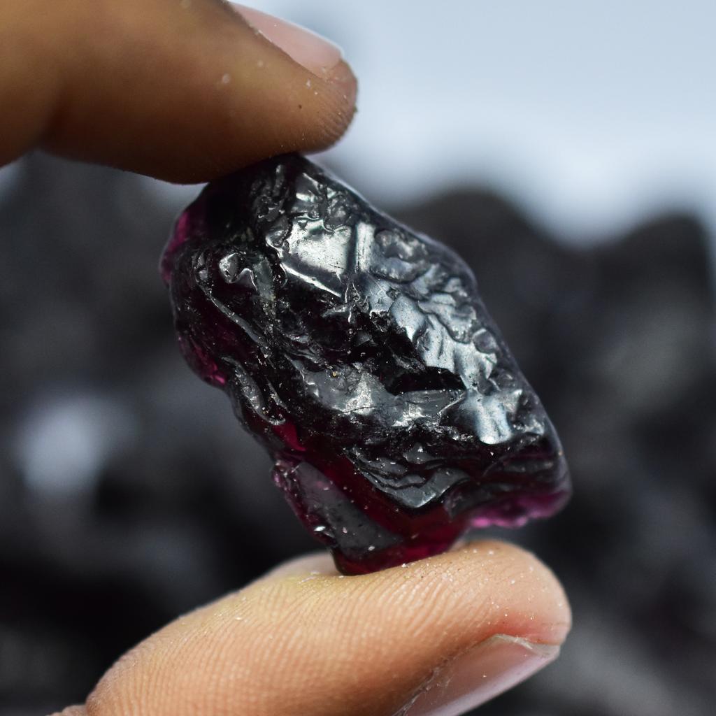 Red Garnet 142.9 Ct Natural Uncut Rough Loose Gemstone CERTIFIED Best For Craft