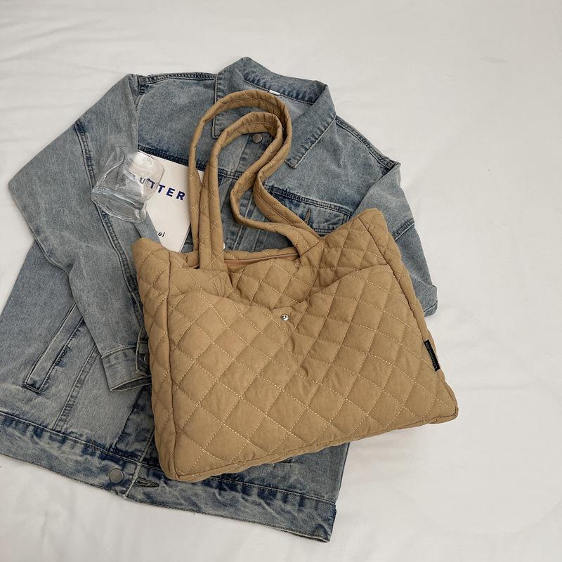 

Large capacity cotton bag women s autumn and winter new shoulder bag portable rhombus commuter tote bag casual fashion bag хаки