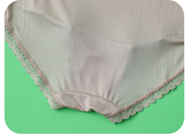 42-Stitch Mulberry Silk Lace Mid-Waist Breathable Boyshorts for Women