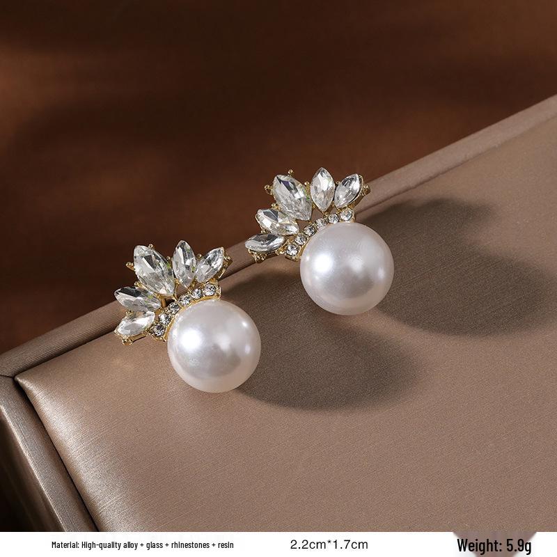 French Retro Pearl Plaid Earrings: Luxury Korean Studs for Women