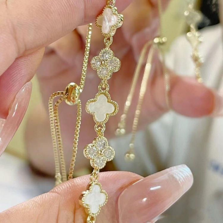High-end Lucky Four-leaf Clover Bracelet Light Luxury High-end Temperament Hand Jewelry Fashion Design Jewelry