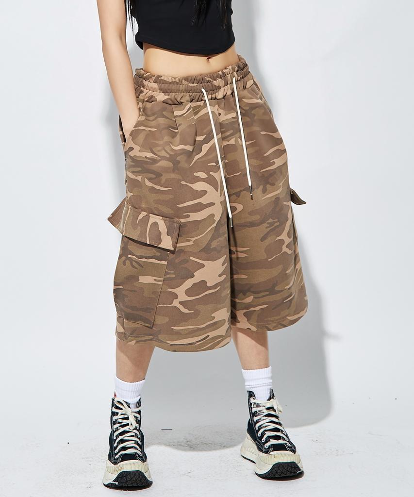 BATTRACT Cargo Cropped Bermuda Shorts Camo Beige