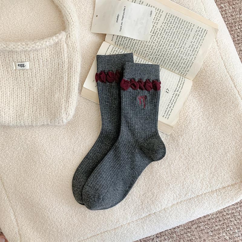 

Boneless Embroidered Bow Socks Mid-Tube Socks Dot Bubble Rim Sweet Encore Red One size fits all сірий колір