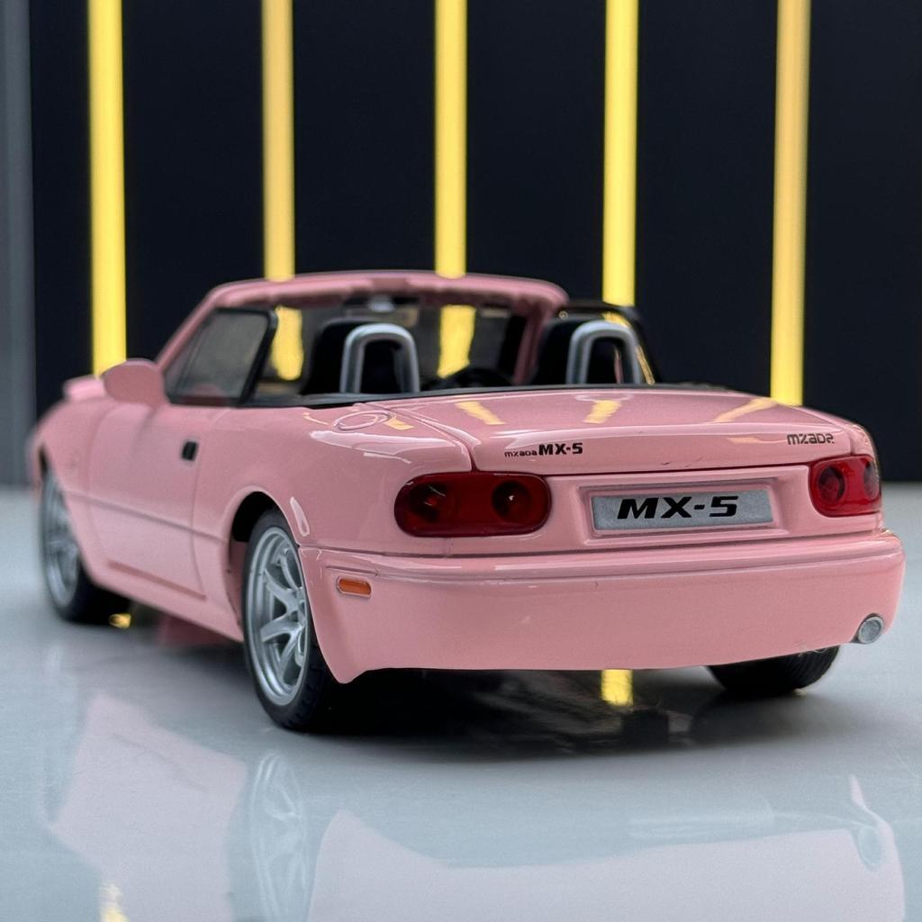 Mazda MX-5 Convertible 1:32 Alloy Model Car with Sound and Light Features