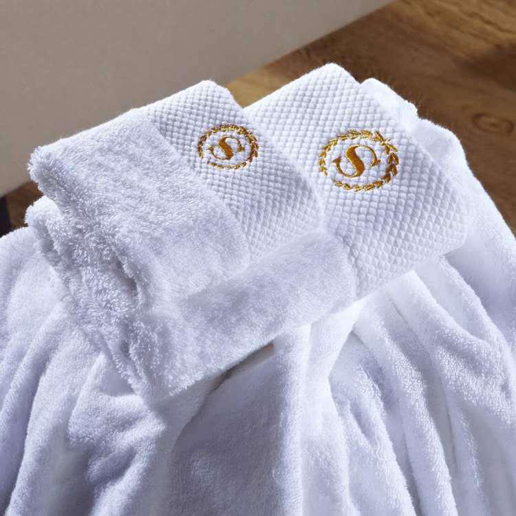 Luxury Thickened Pure Cotton White Bath Towel with Embroidered Logo for Hotels and Salons