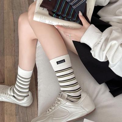 Damen Herbst und Winter Neu Lässig Einfach Retro Gestreiftes Stoffetikett Im Schlauch Stapel Stapel Baumwollsocken