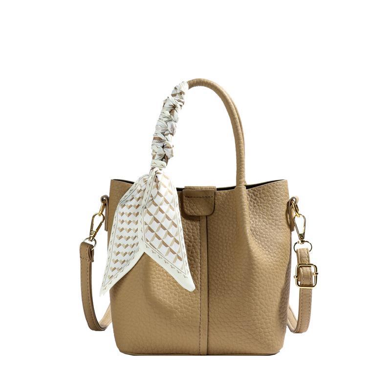 This year's popular bag women's large-capacity 2025 new autumn and winter versatile casual shoulder bag commuter bucket bag