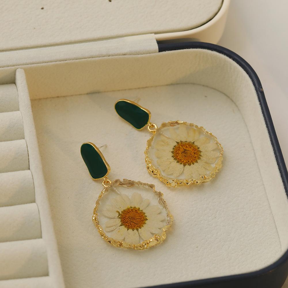 

1 пара двойных круглых серег с подвесками из смолы из сушеных цветов, подходящих для повседневной женской одежды