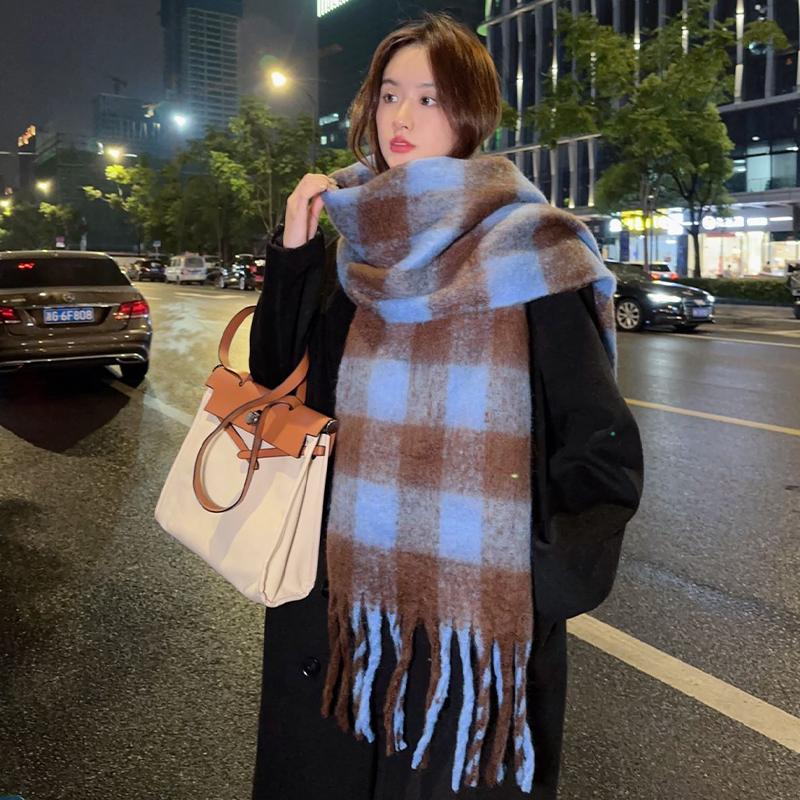 New Winter Knitted Scarf For Women's Versatile Solid Color Black And White Plaid Warmth And Thickening Mountaineering Scarf