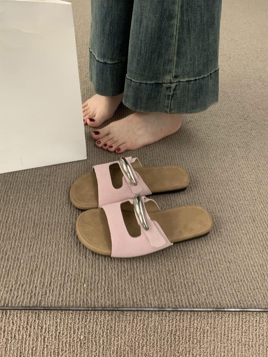 

Metal buckle with open-toed round head slippers for women s summer wear versatile and not tired feet flat-bottomed dopamine beach sandals 40