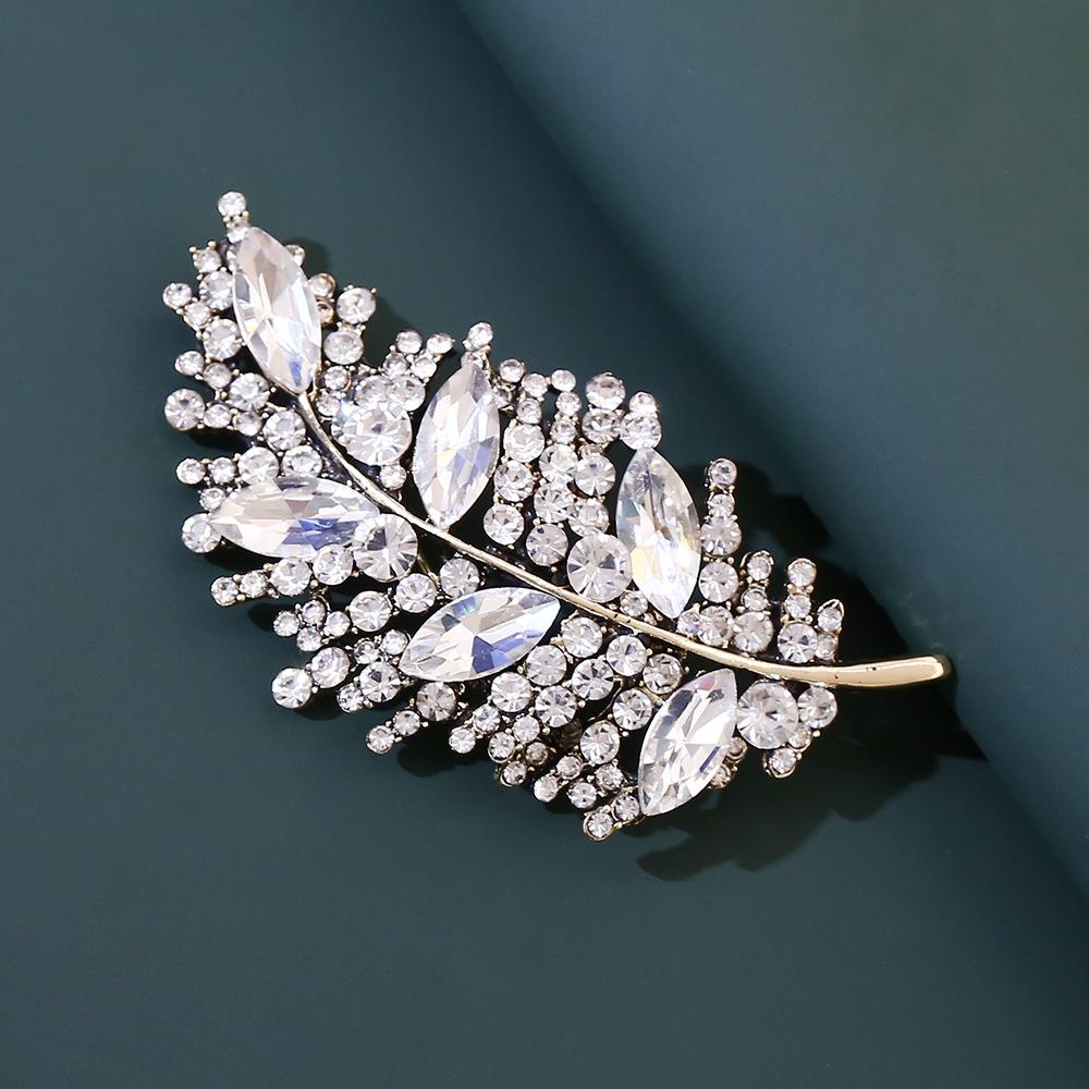 Korean Version of Fashion New Product Creative Diamond Leaf Brooch, Temperament Trend Women s Anti-light Silk Scarf Buckle Jewelry Pin 2026