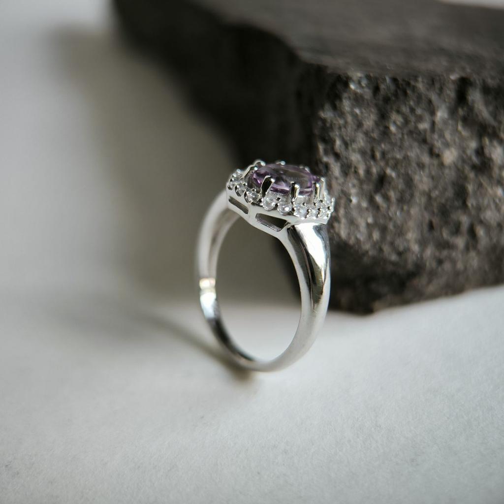 Серебряное кольцо с натуральным аметистом 1.53ct, вес изделия 3,13 гр (2189398)