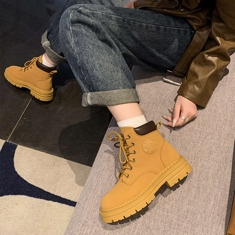 Kick not bad thick-soled big yellow boots women's autumn 2025 new small height increase short boots mountaineering tooling Martin boots