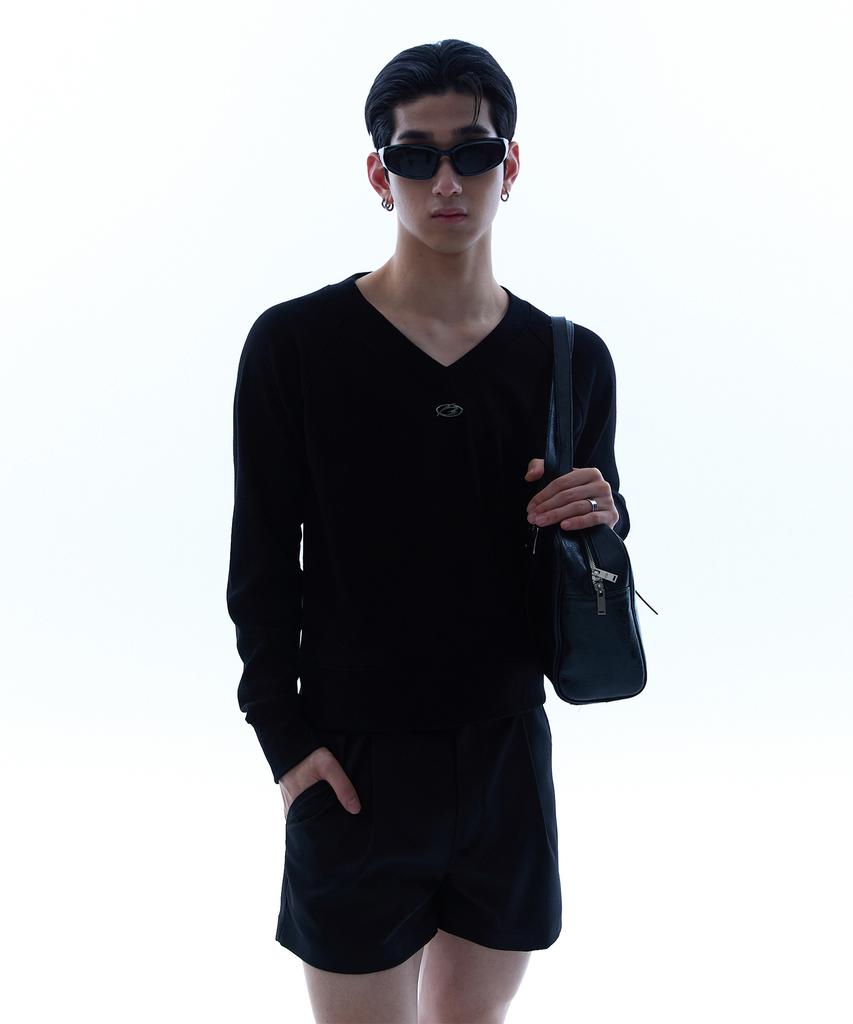 MORE THAN BLACK Logo V Crop Knit