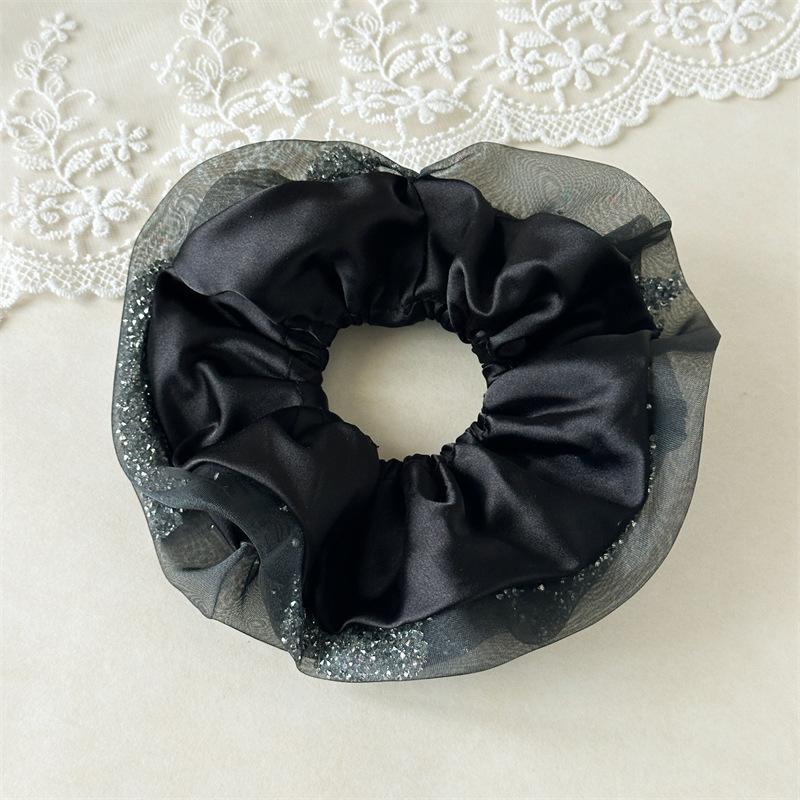 

Scrunchie Corak Klasik Dengan Kemasan Trim Gelap Nampak Mahal Untuk Gaya Harian Yang Lebih Bergaya Dan Menyerlahkan Keyakinan Diri Setiap Hari чорний