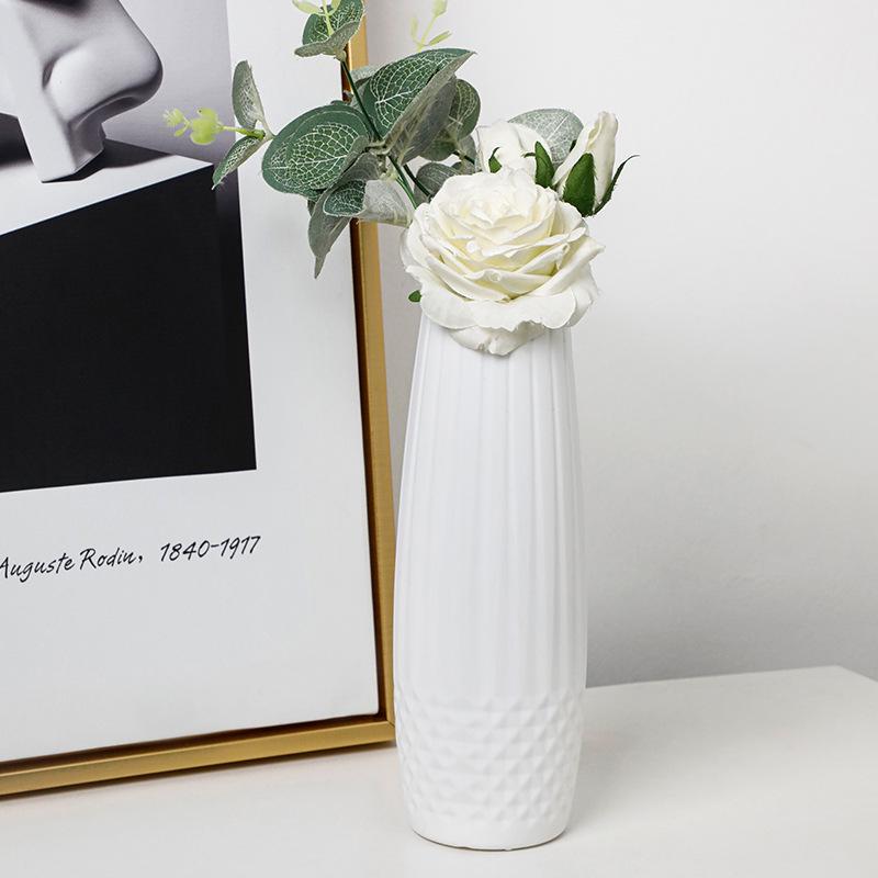 Nordic Style Round Plastic Vase - Fashionable, Simple, Anti-Fall Porcelain Imitation for Home Decoration and Flower Arrangements.