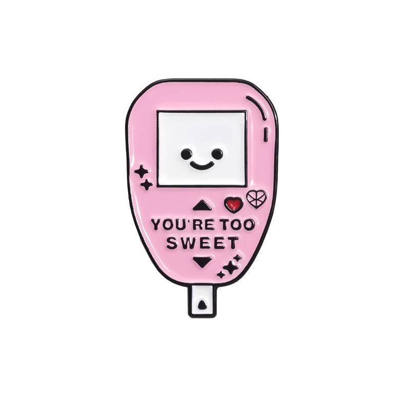 

ТЫ СЛИШКОМ МИЛЫЙ Эмалевые Значки На Заказ Тексты Песен Броши на Лацкан Смешные Украшения Подарок для Друзей