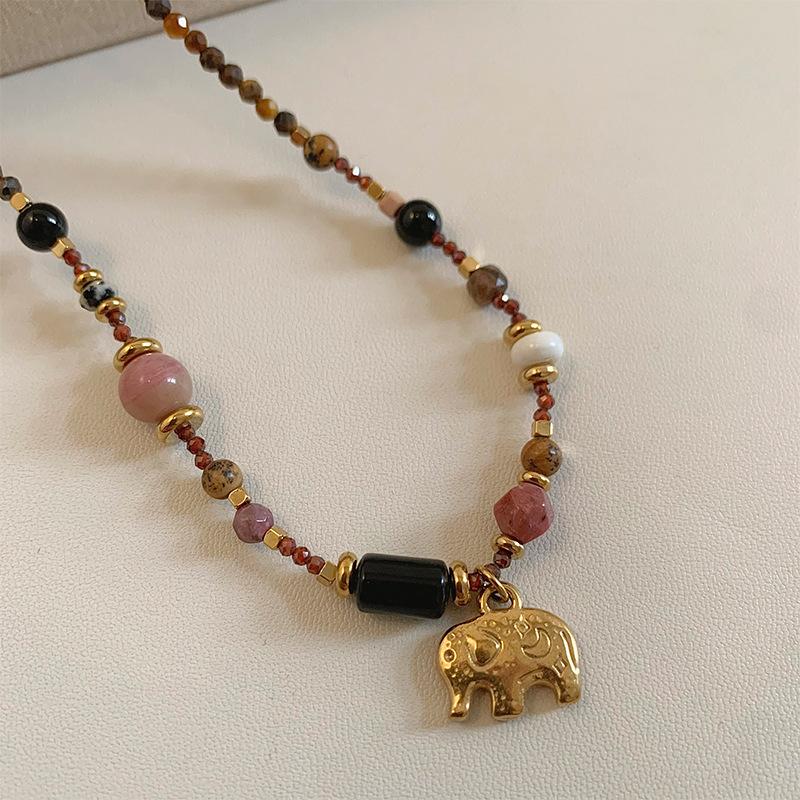 Maillard Wind Tiger's Eye Stone Elephant Pendant Necklace Light Luxury Niche Design Clavicle Chain Fashion Personality Items