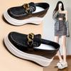 Scarpe in pelle casual a suola spessa per primavera ed estate, con rialzo interno, in rete traspirante, stile stazione europea, modello esplosivo a un pedale, scarpe bianche