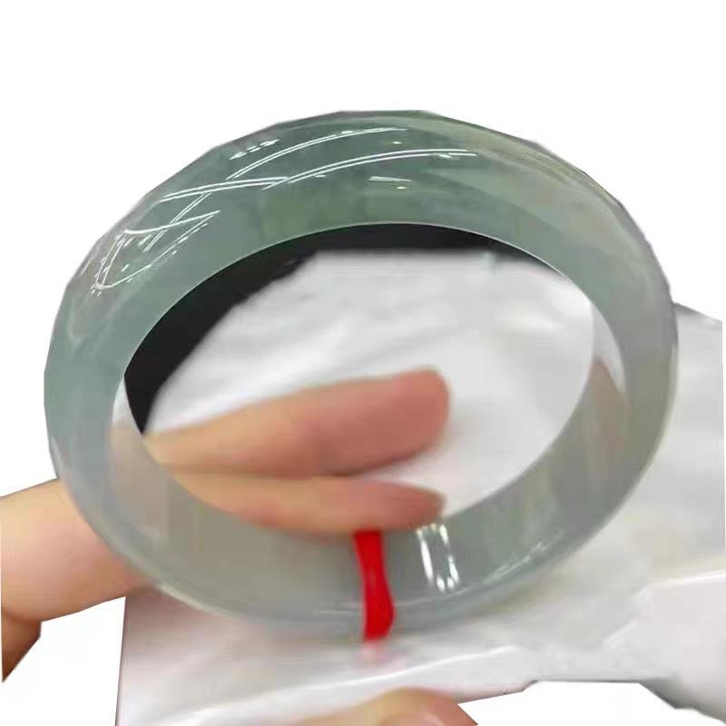Emerald Green Jade Bracelet with Floating Flower on White Background 58mm браслета
