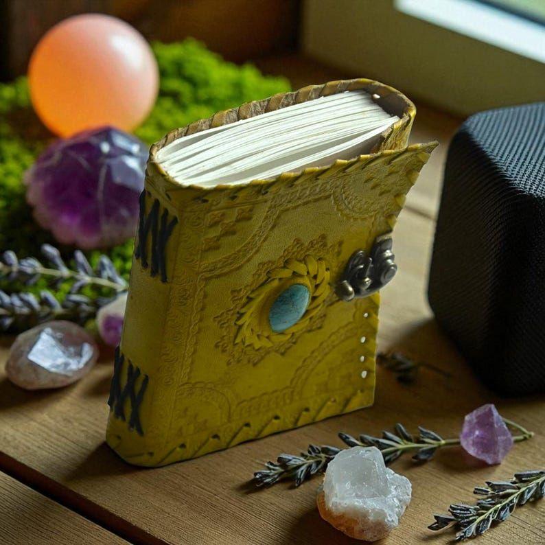 Księga cieni, dziennik ze skóry vintage, dziennik grimuaru, księga zaklęć wiedźmy, akcesoria czarownicze, dekor wiccański, skórzana książka, notatnik podróżny