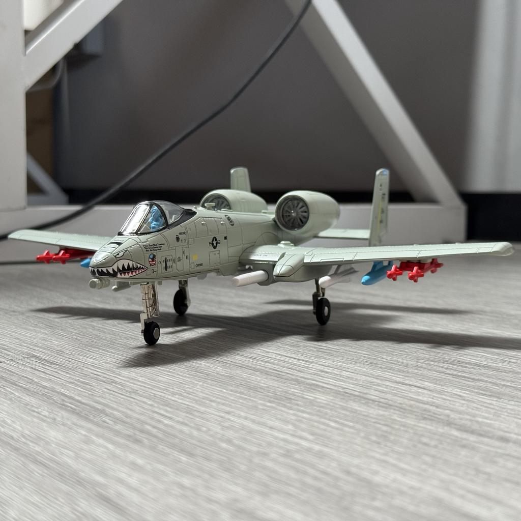1/62 A-10 Thunderbolt II Warthog Samolot Metalowy Odlewany Ciśnieniowo Model Samolotu Kolekcjonerski Ozdoby dla Miłośników z Dźwiękiem i Światłem Chłopcy