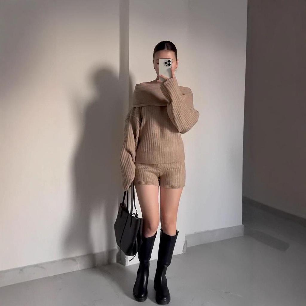 2025 Autumn Lazy Style One-Shoulder Sweater and Loose Shorts for Women