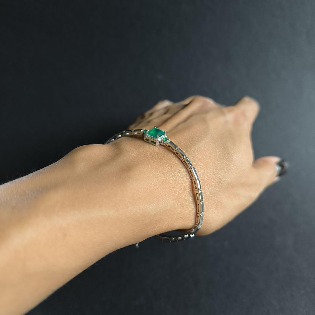 Серебряный браслет с натуральным агатом 8.63ct, фианитами, вес изделия 7,95 гр (2190936)