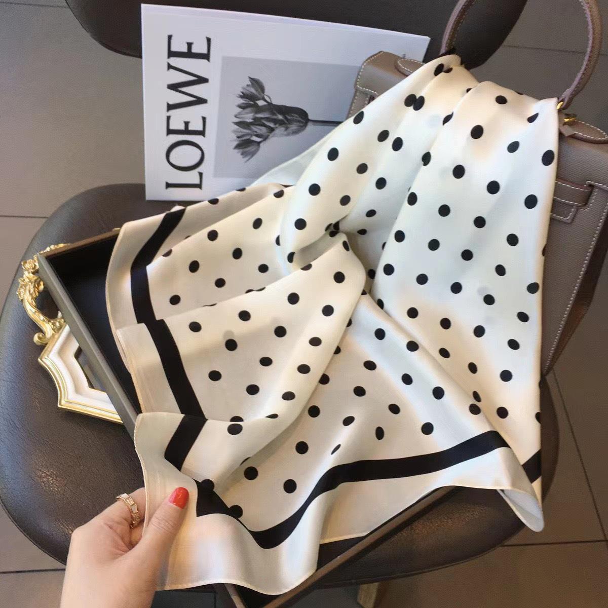 

Високоякісна ретро шовкова квадратна хустка в корейському стилі - Модна, універсальна та професійна хустка з імітації шовку для жінок