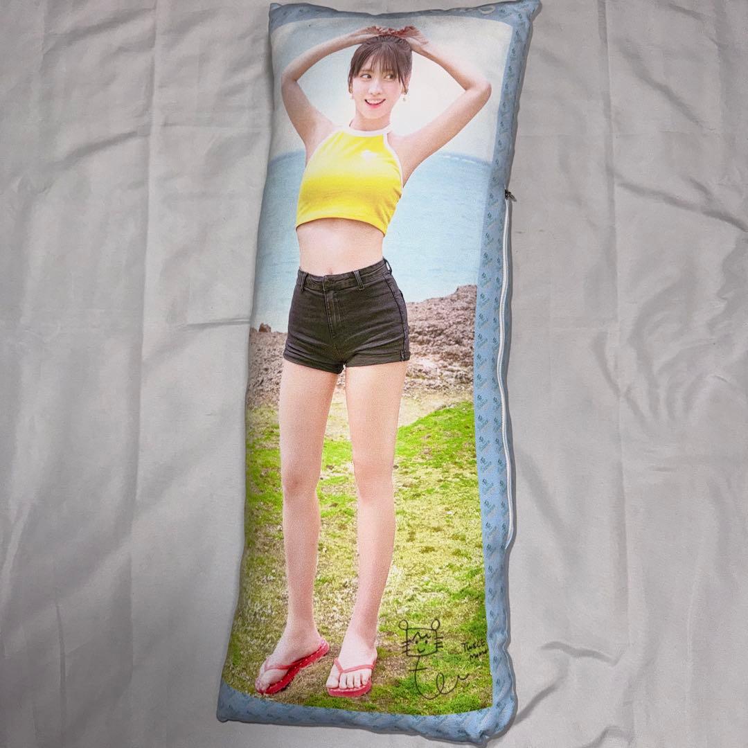 USED Twice Momo Body Pillow Cushion 11600₽
