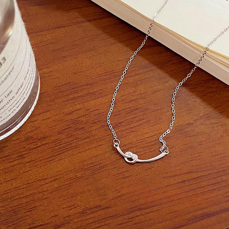 Gentle Knot Necklace for Women, Fresh and Stylish Design, Collarbone Chain