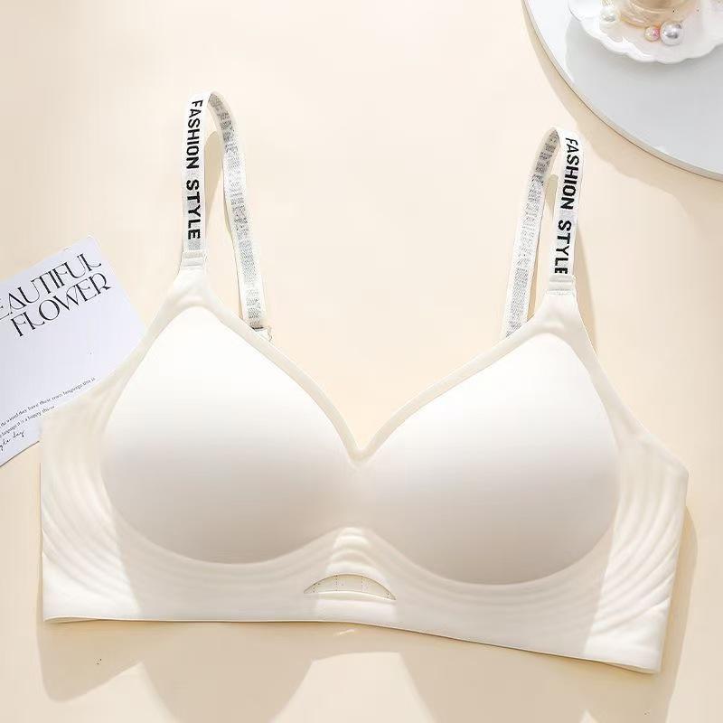 Women's Seamless Push-Up Sports Bra with Side Support and Beautiful Back Design